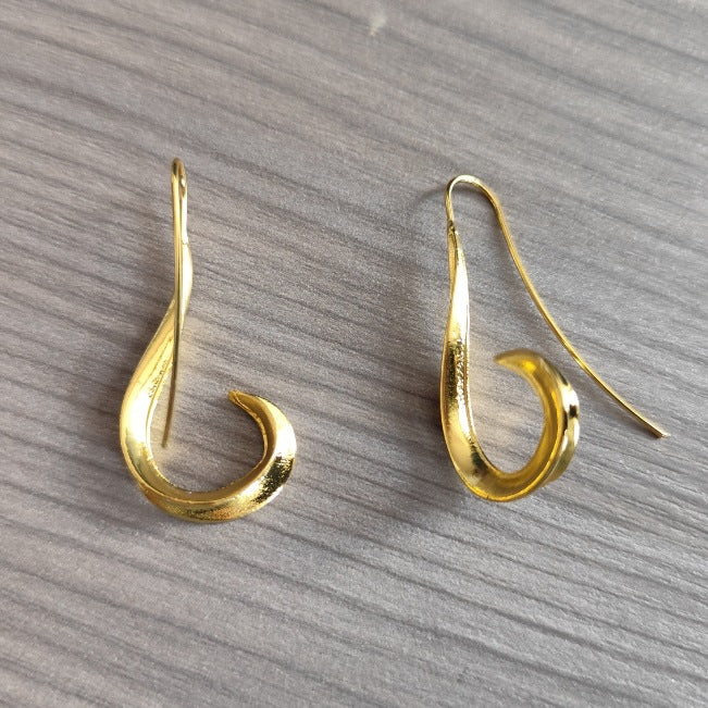 Aurelia Curl Minimalist Earrings