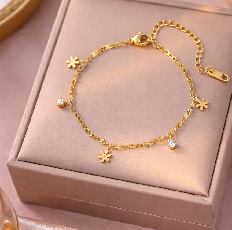 Diamond Daisy Charm Bracelet in Gold
