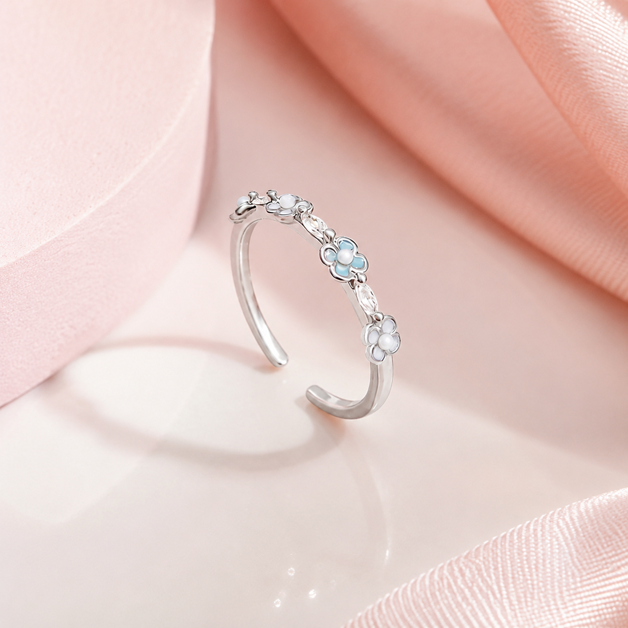 Silver Meadow Daisy Ring