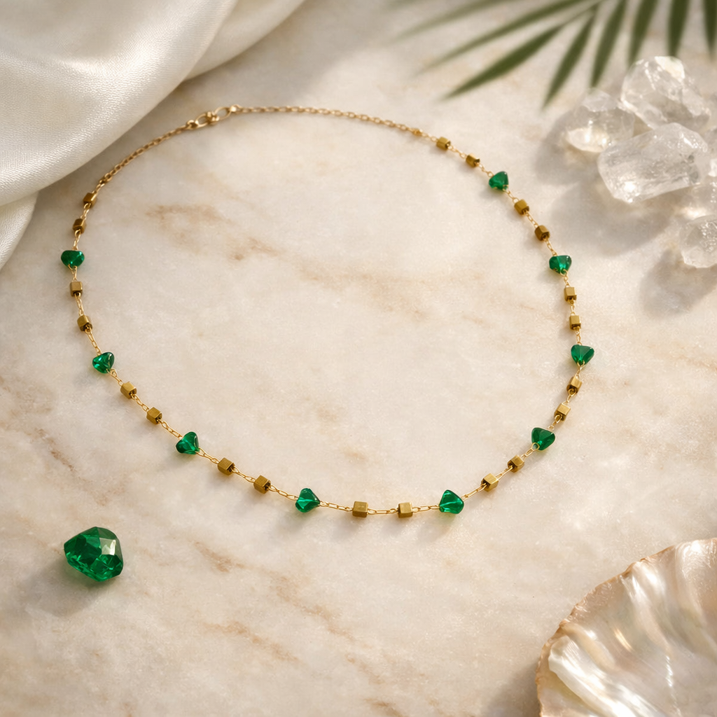 Verdant Wink Beaded Necklace in Gold and Green