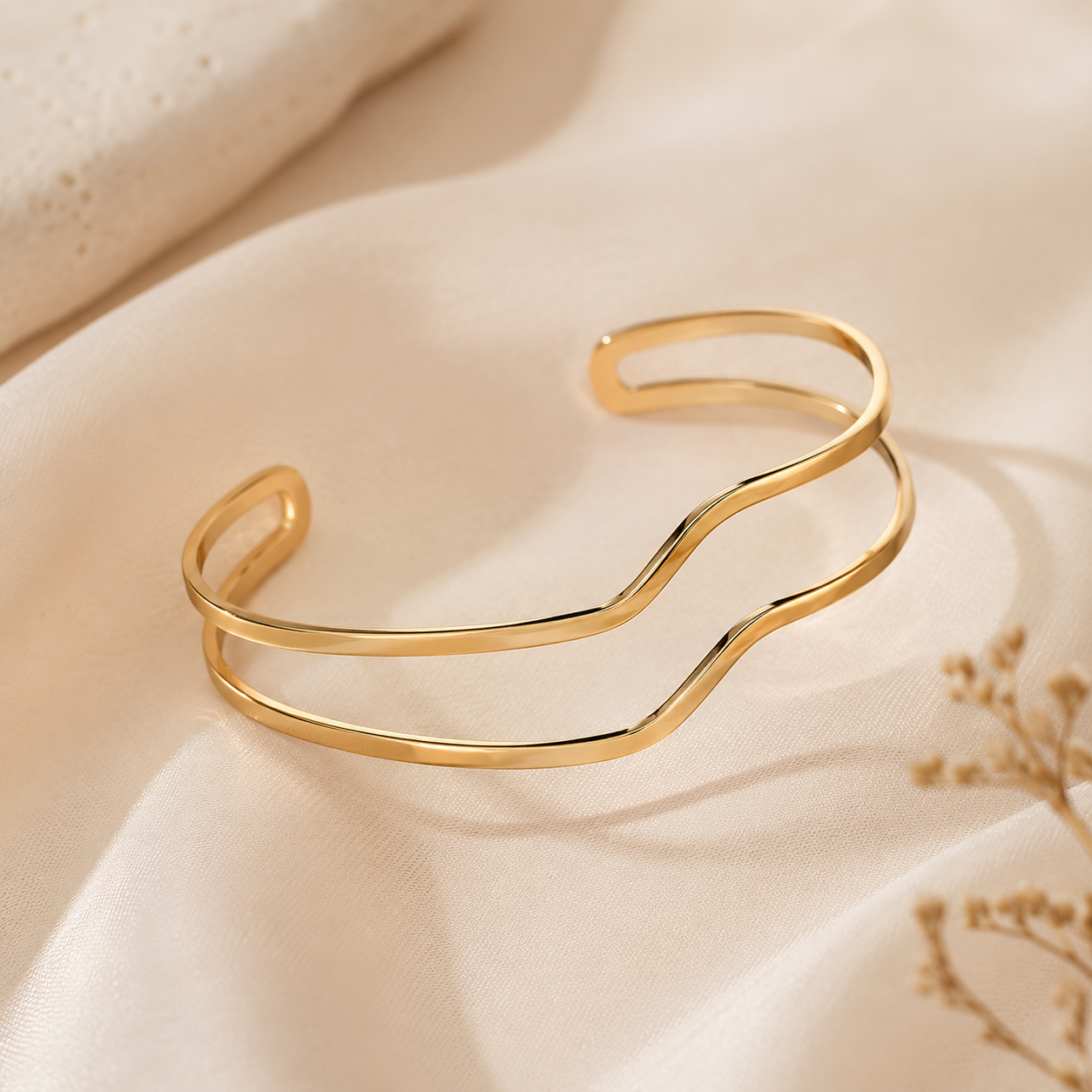Twirl Golden Arm Cuff