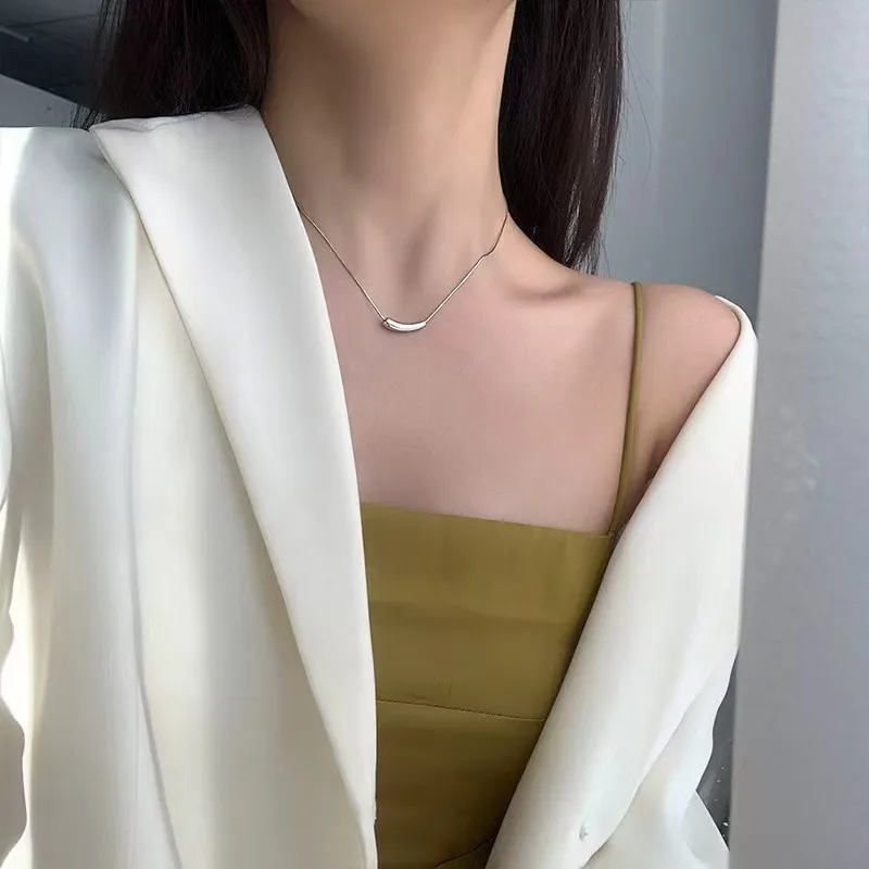 Bent Pipe Curve Bar Necklace in Steel Silver